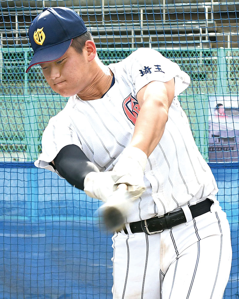 強靭（きょうじん）な肉体で軽々とスタンドインさせる浦和学院の内藤