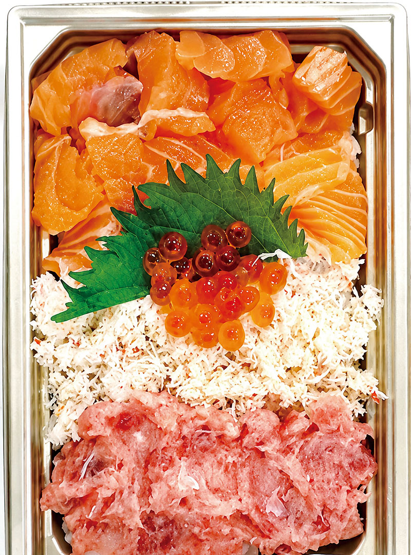 北海道の海の幸を詰め込んだ海鮮丼（イオンリテール北関東・新潟カンパニー提供）