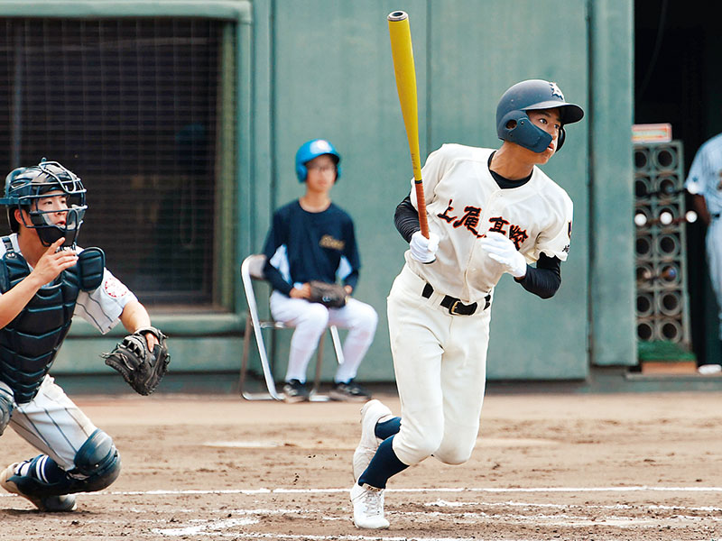 上尾―大宮開成　2回裏上尾1死三塁、高野が右翼へ勝ち越しの適時打を放つ。捕手宮入