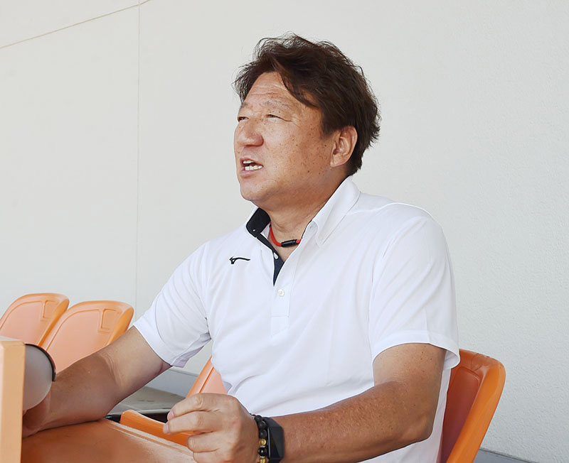 第108回全国高校野球選手権埼玉大会を振り返る浦和学院前監督の森士氏＝26日午前、県営大宮