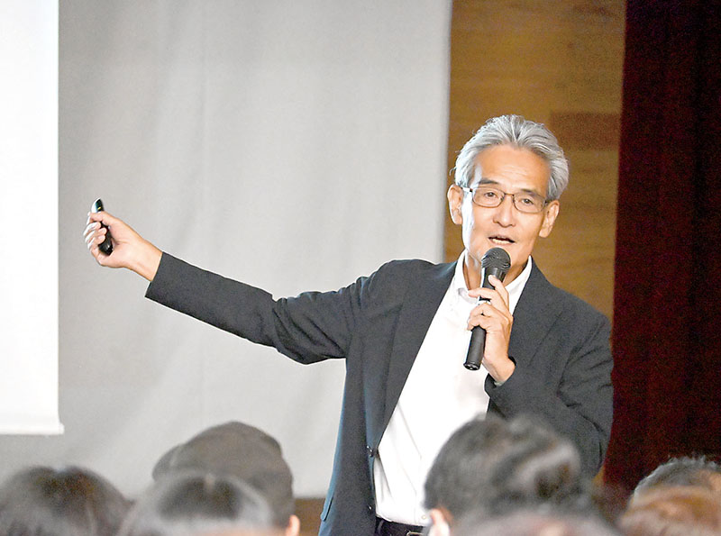 来年2月下旬実施の公立高校入試の変更点を解説する教育ジャーナリストの梅野弘之氏