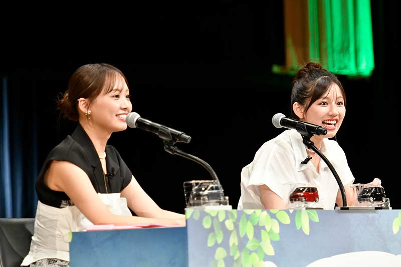 リスナーからのメールをもとにトークを展開した濱岸ひよりさん（写真左）と渡邉美穂さん©文化放送