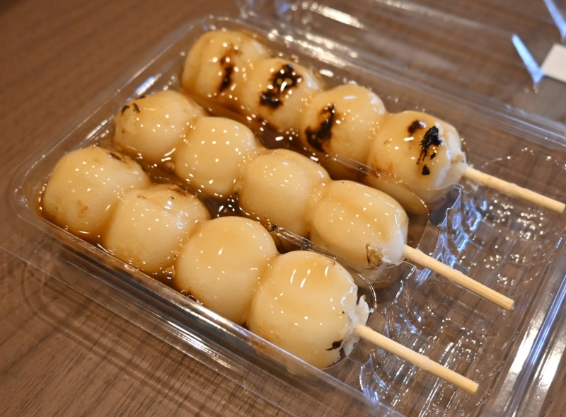 「わらうだんご」名物のみたらし