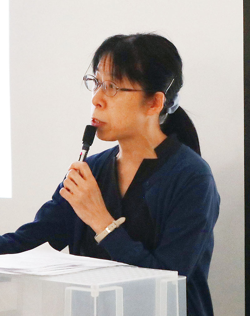 事故後の学校対応について語る倉田久子さん＝7月29日、さいたま市桜区の埼玉大学