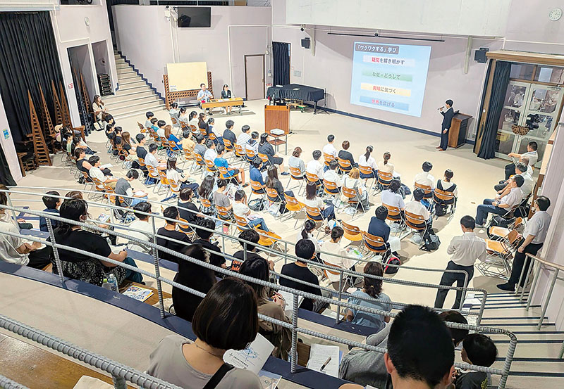 学校説明形式で行われた合同説明会（中学生の進路を拓く会提供）