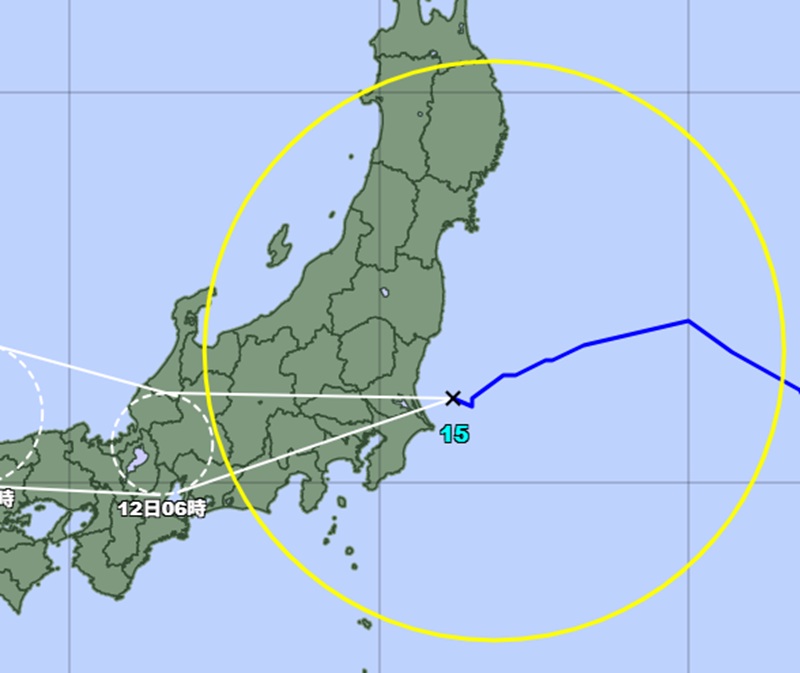 11日午後7時現在の台風の位置と今後の予想経路