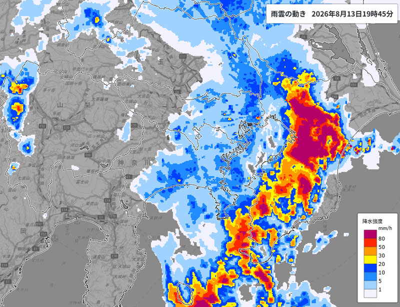 巨大な雨雲の位置＝13日午後7時45分発表、気象庁より