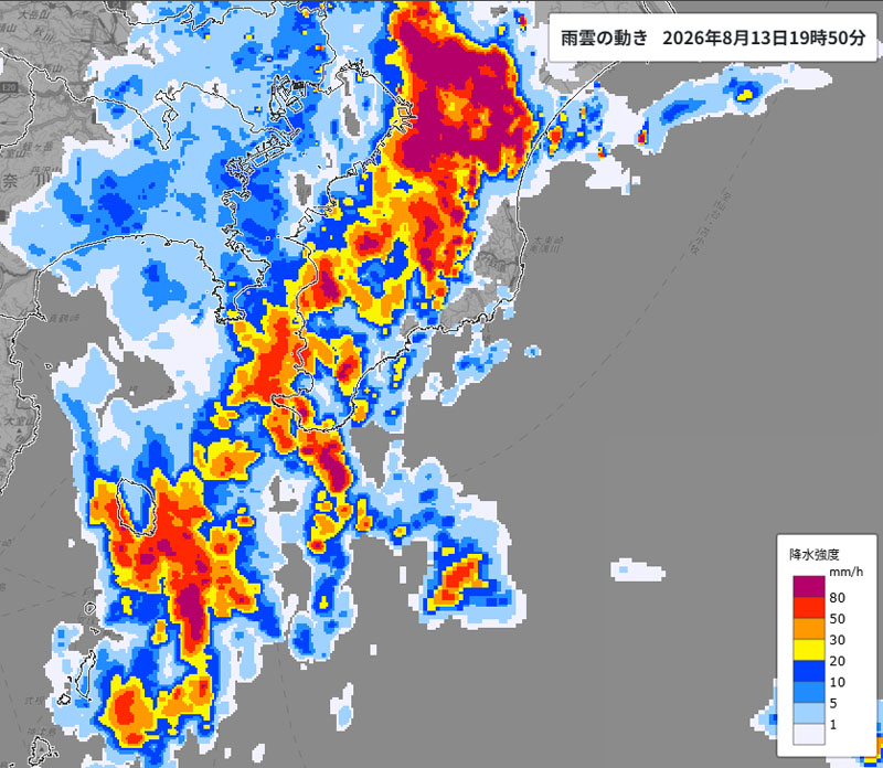 巨大な雨雲の位置。現在の雨雲全景と位置＝13日午後7時45分発表、気象庁より