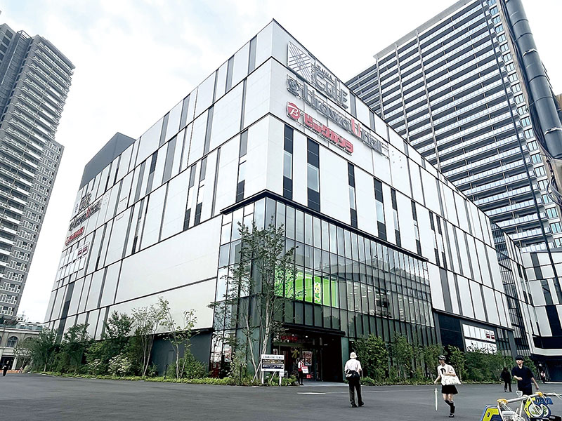 「ビックカメラ浦和西口店」が入るJR浦和駅西口前の複合施設「浦和カルエ」