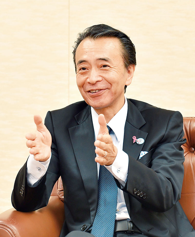 会長就任の抱負を語る福岡聡氏