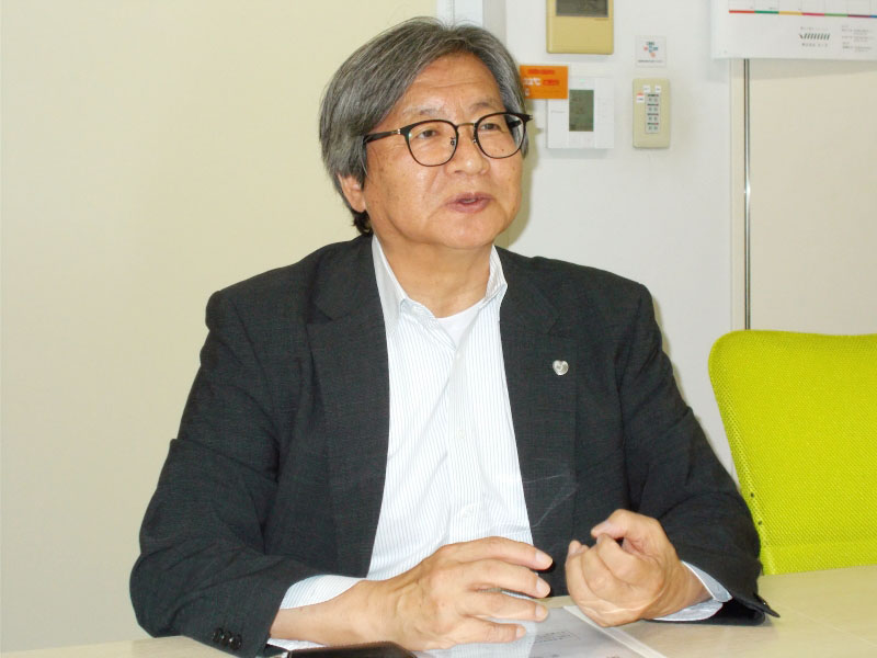 インタビューに答えるICSTの横井博之社長＝さいたま市中央区のICST本社（明度調整）