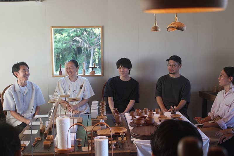 昨年、第1回 木工家4名合同展示会でのトークイベントの様子＝ときがわ町の「燈akarito」提供