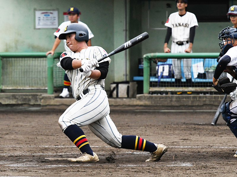 南部F組1回戦　新座柳瀬―浦和東　7回裏新座柳瀬1死二塁、榎本が三塁強襲の適時打を放つ。捕手古沢＝アイ・スタ浦和