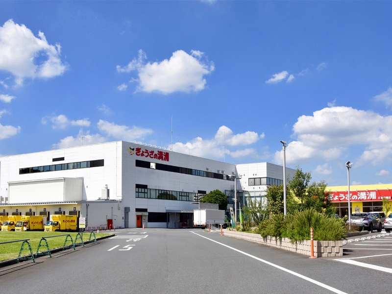 川越本社工場（左）川越的場店（ぎょうざの満洲提供）＝川越市的場新町