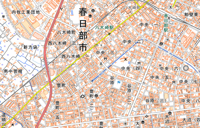 春日部市の谷原グラウンド（青色旗マーク）周辺（国土地理院HPより）