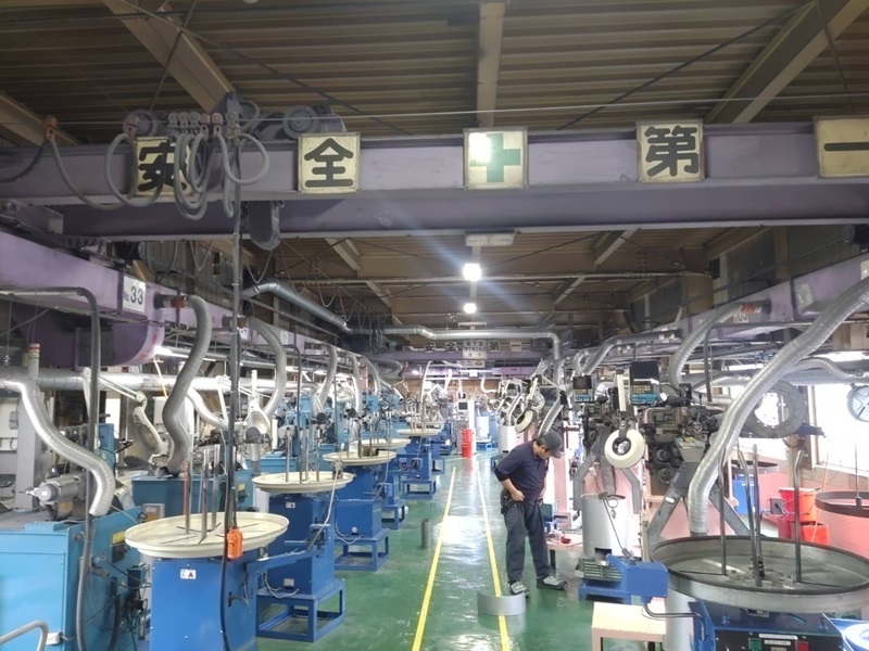 川口本社工場内スプリング製造現場