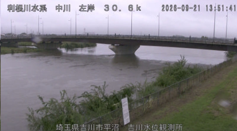 中川（吉川水位観測所）の様子＝21日午後1時51分撮影、国土交通省より
