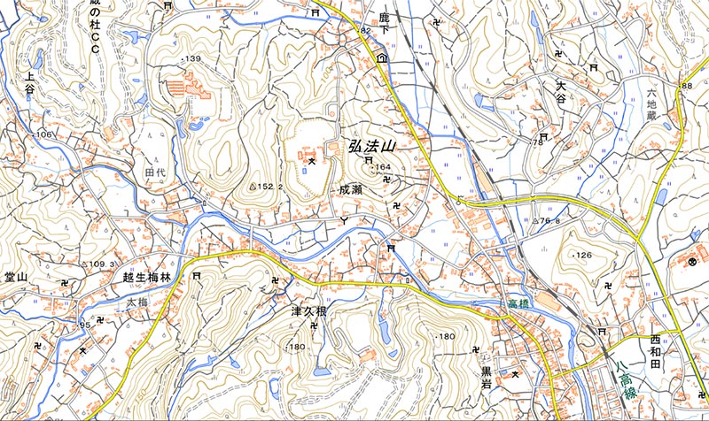 越生町大字成瀬の周辺。近くにJRの駅、中学校、温泉施設などあるエリア（国土地理院HPより）