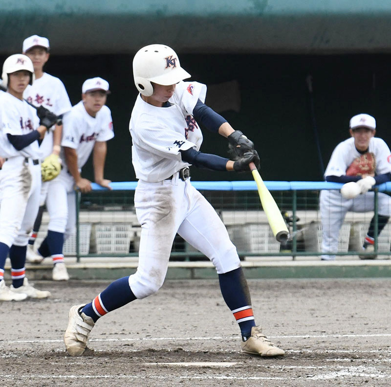 川口工―春日部工　9回表春日部工2死一、二塁、堀部が勝ち越しの左前打を放つ＝レジスタ大宮