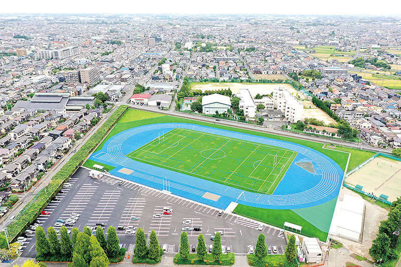 リニューアルオープンする「ディブルカーズ　パークフィールド大沼」（市営大沼陸上競技場）の航空写真（春日部市提供）