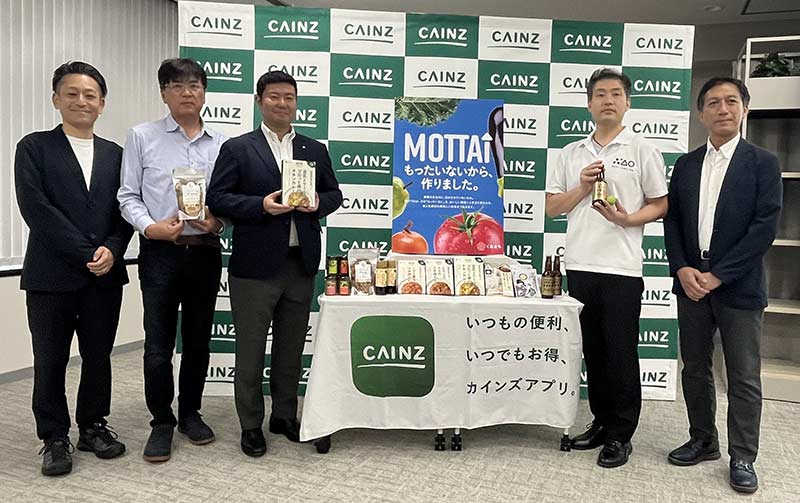 プロジェクトを発表するカインズと協業メーカーの関係者ら
