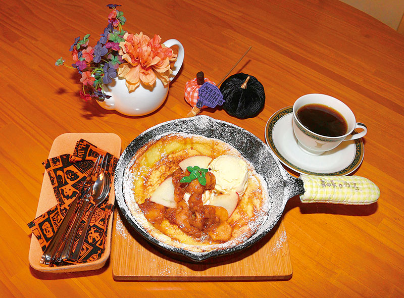 シナモンアップルのパンケーキ　プラス150円でバニラアイスをトッピング