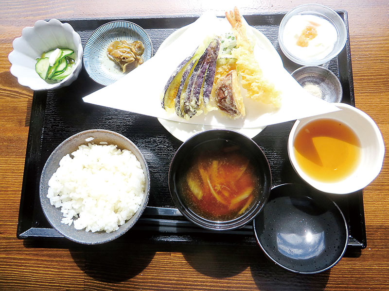 地元の旬な食材を使った定食「みよしランチ」