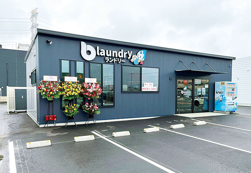武州ガスが3店舗目にオープンさせた直営のコインランドリー「b laundry東松山高坂店」（武州ガス提供）