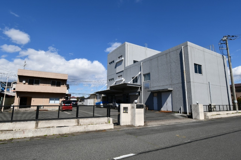 樹脂全般の切削加工、特殊加工の加須工場＝加須市川口（徹工業提供）