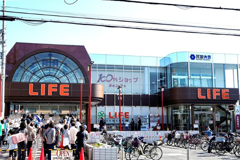 ライフ指扇店の外観