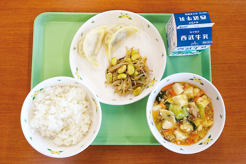川越市がぎょうざの満洲との連携で考案した給食