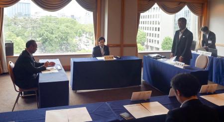 富山市で開かれた「拉致被害者関係市連絡会」＝１６日午前
