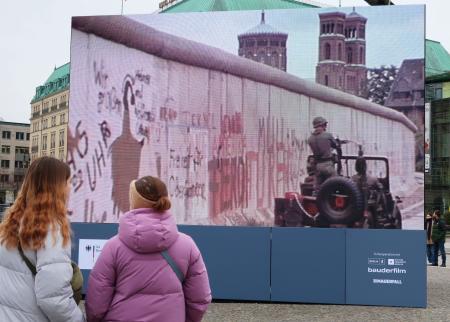 ベルリンの壁崩壊から35年|埼玉新聞|埼玉の最新ニュース・スポーツ・地域の話題