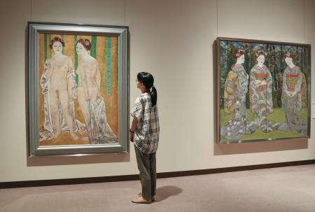 石本正さんの業績を振り返る企画展＝２日、島根県浜田市