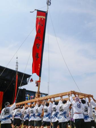 大阪・関西万博で披露された石川県七尾市の「お熊甲祭」＝２７日午後、大阪市此花区の夢洲