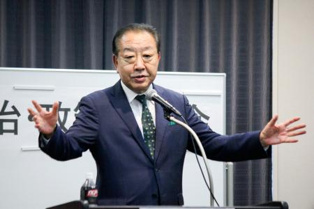 横浜市で講演する立憲民主党の野田代表=6日午後