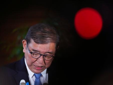 　５日、首相官邸で取材に応じる石破首相