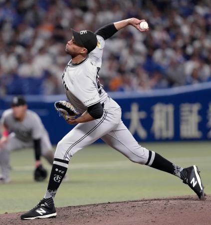 　９回に登板し、リーグ最多に並ぶ３９セーブ目を挙げた巨人・マルティネス＝バンテリンドーム