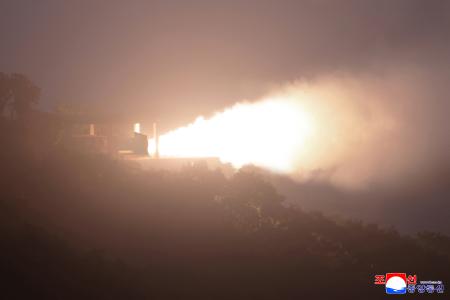 ＩＣＢＭ用エンジンの地上燃焼実験＝８日（朝鮮中央通信＝共同）