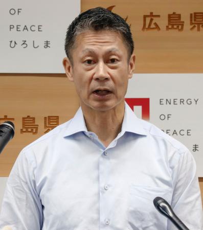 広島県庁で記者会見する湯崎英彦知事＝９日午前