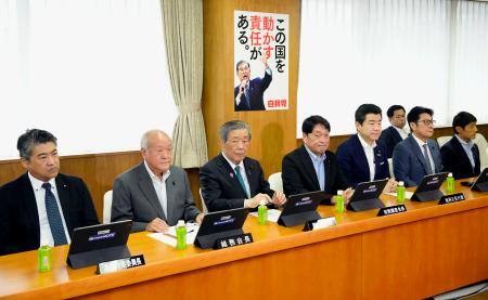 自民党の総務会に臨む（左から）木原選対委員長、鈴木総務会長、森山幹事長、小野寺政調会長ら＝９日午前、東京・永田町の党本部