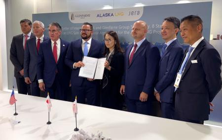 ＪＥＲＡ（ジェラ）と米エネルギー企業のＬＮＧ販売を巡る意向書署名式＝１０日、イタリア・ミラノ