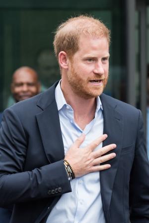 英国に一時帰国中のヘンリー王子＝１０日、ロンドン（ゲッティ＝共同）