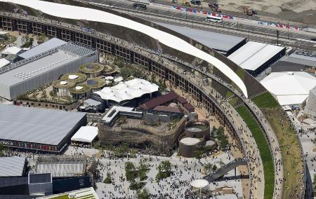 万博会場の大屋根リング＝５月、大阪市此花区の夢洲