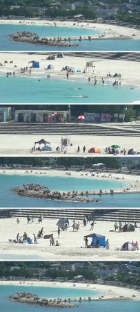 共同通信の定点カメラが捉えた、津波注意報で和歌山県白浜町の海水浴場から避難する人たちの様子。（上から）津波注意報発表前の白良浜（７月３０日午前８時３７分ごろ）、津波注意報発表後、避難行動を始めた遊泳客ら（同３８分ごろ）、津波フラッグを振るライフセーバー（同３９分ごろ）、海にいた全員が砂浜に（同４０分ごろ）、テントなどを撤収する人たち（同４０分ごろ）、砂浜からすべての人が一時的に退避した白良浜（同５０分ごろ）