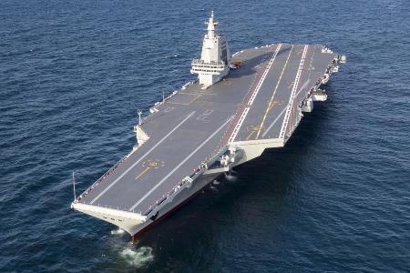 　試験航行を行う中国３隻目の空母「福建」＝２０２４年５月（新華社＝共同）