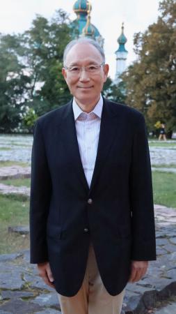 １０日、キーウで取材に応じる松田邦紀前駐ウクライナ大使（共同）