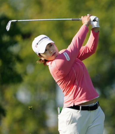 第１ラウンド、４アンダーで１３位の西郷真央＝ＴＰＣリバースベンド（共同）