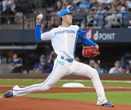 西武戦に先発し、７回３失点で４勝目を挙げた日本ハム・福島＝エスコンフィールド