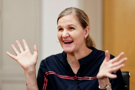 共同通信のインタビューに応じるＩＯＣのコベントリー会長＝１４日午後、東京都内